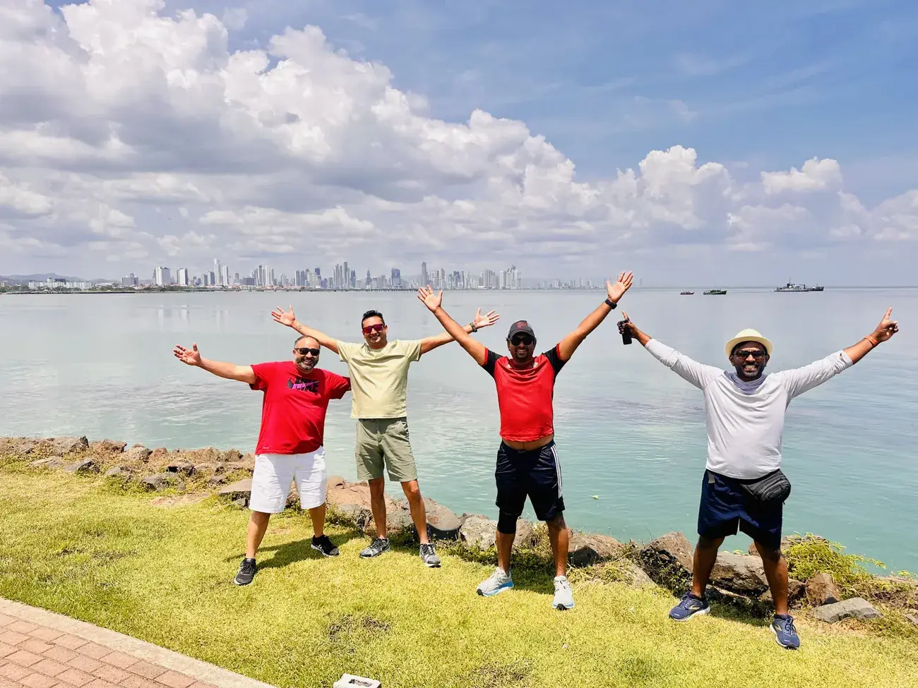 Brazos arriba, con la ciudad detrás