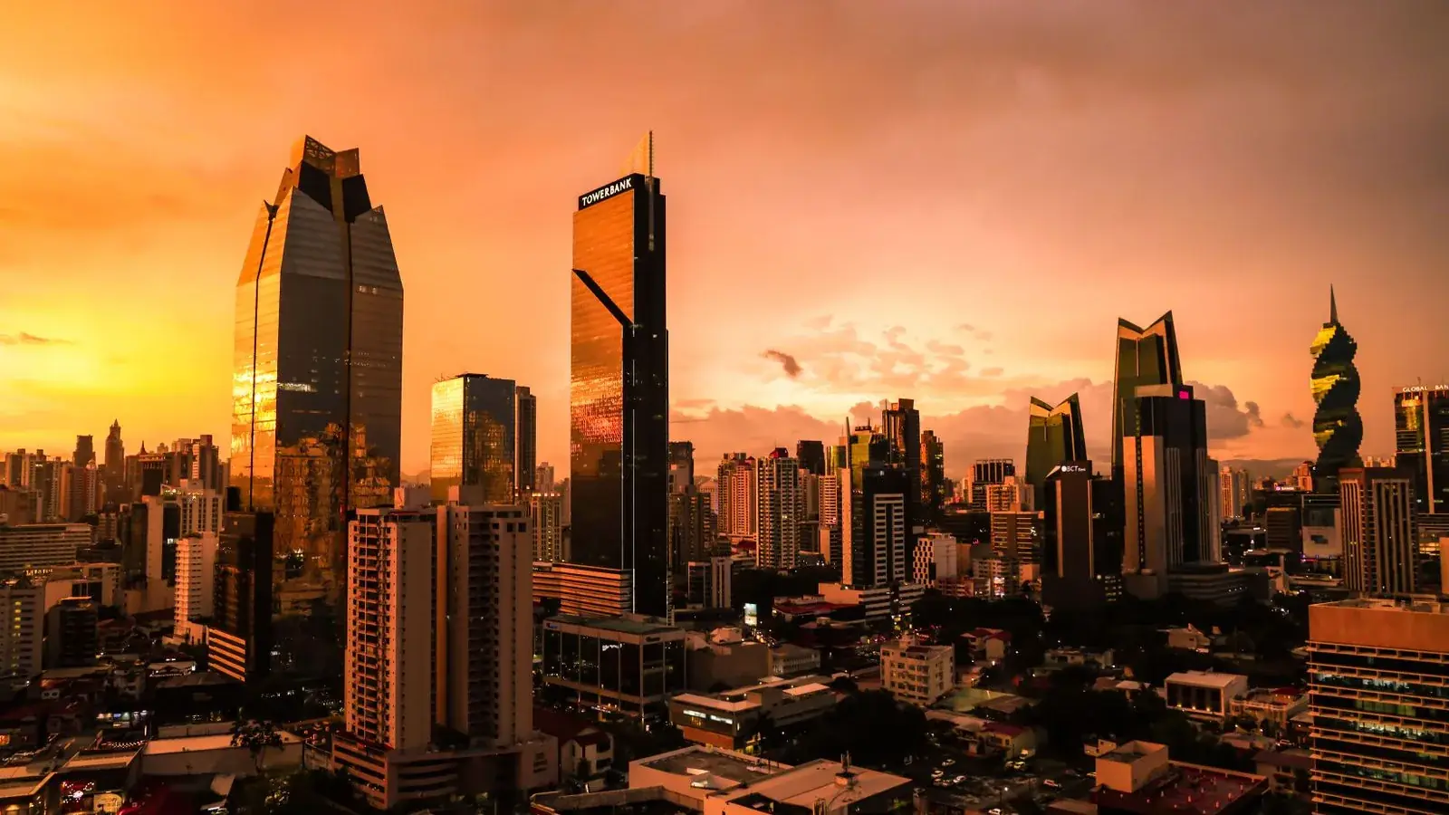 Los rascacielos de Ciudad de Panamá al atardecer